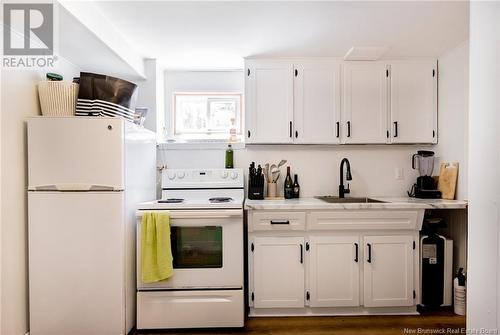 18 Lynn Avenue, Saint John, NB - Indoor Photo Showing Kitchen
