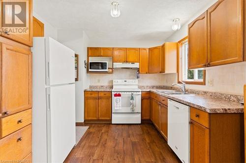 7 Albery Court, Meaford, ON - Indoor Photo Showing Kitchen With Double Sink