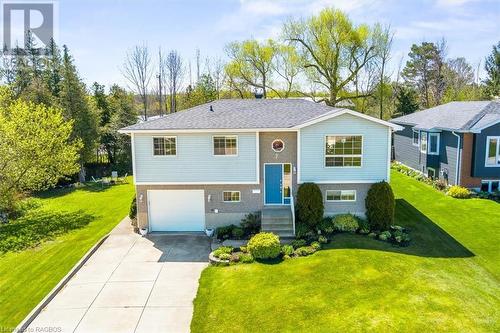 7 Albery Court, Meaford, ON - Outdoor With Facade