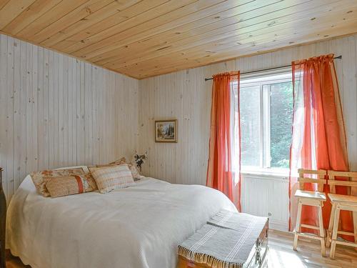 Master bedroom - 320 Ch. Du Prospecteur, Amherst, QC - Indoor Photo Showing Bedroom