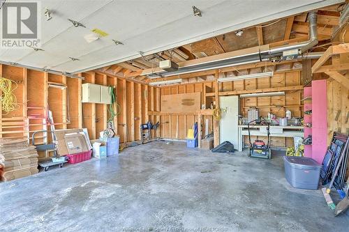626 Richmond Street, Amherstburg, ON - Indoor Photo Showing Garage