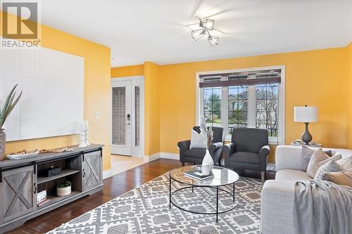 1384 Girard, Lakeshore, ON - Indoor Photo Showing Living Room