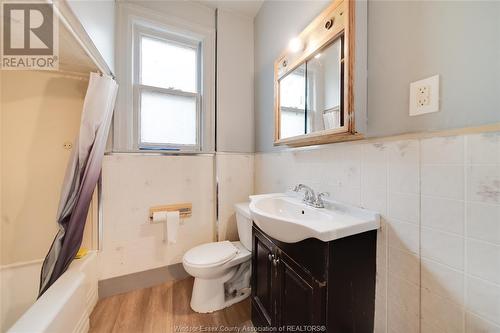 647 Marentette Avenue, Windsor, ON - Indoor Photo Showing Bathroom