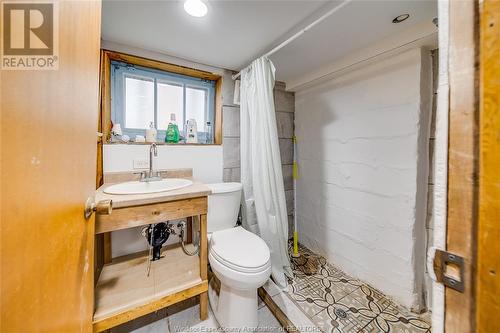647 Marentette Avenue, Windsor, ON - Indoor Photo Showing Bathroom
