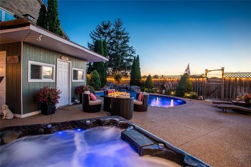 512 Valhalla Court, Oakville, ON - Outdoor With In Ground Pool