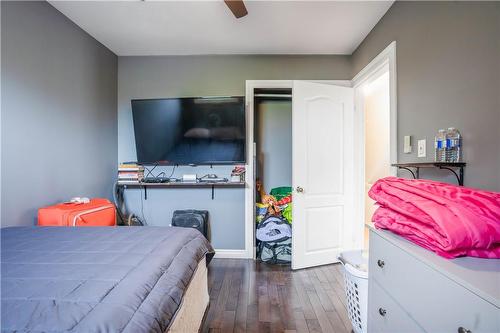 196 Avondale Street, Hamilton, ON - Indoor Photo Showing Bedroom