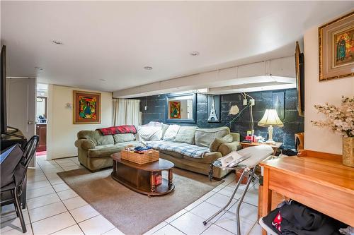 196 Avondale Street, Hamilton, ON - Indoor Photo Showing Living Room