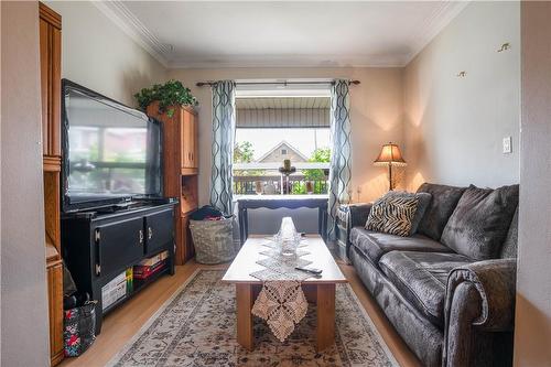 196 Avondale Street, Hamilton, ON - Indoor Photo Showing Living Room