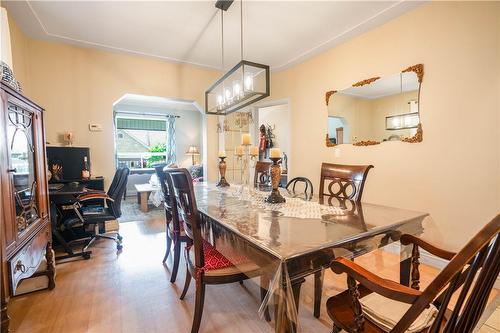 196 Avondale Street, Hamilton, ON - Indoor Photo Showing Dining Room