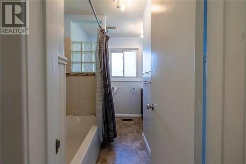 1221 Sherwood Trail, Sarnia, ON - Indoor Photo Showing Bathroom
