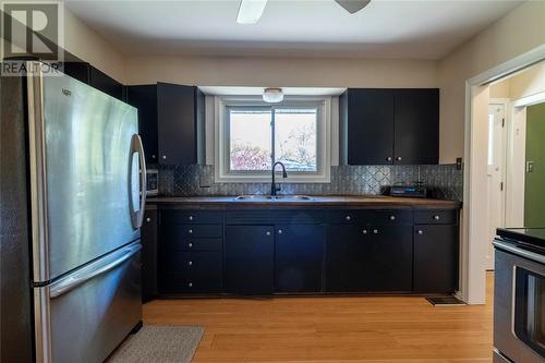 1221 Sherwood Trail, Sarnia, ON - Indoor Photo Showing Kitchen With Double Sink