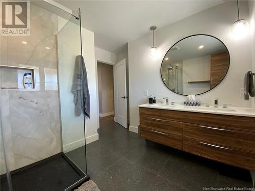 14 48E Avenue, Edmundston, NB - Indoor Photo Showing Bathroom
