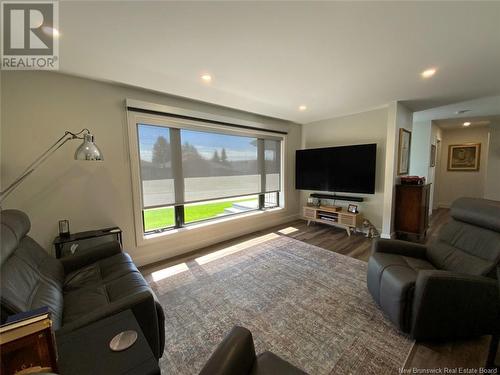 14 48E Avenue, Edmundston, NB - Indoor Photo Showing Living Room
