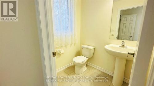 467 Ritaâ€˜S Avenue, Newmarket, ON - Indoor Photo Showing Bathroom