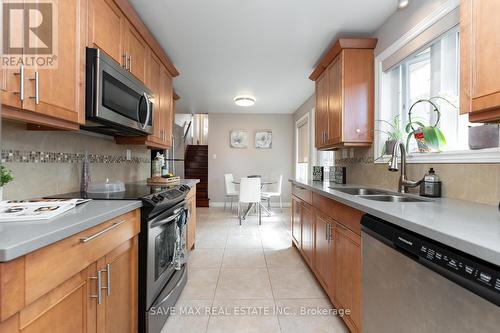 6 Gafney Drive, Mississauga, ON - Indoor Photo Showing Kitchen With Double Sink