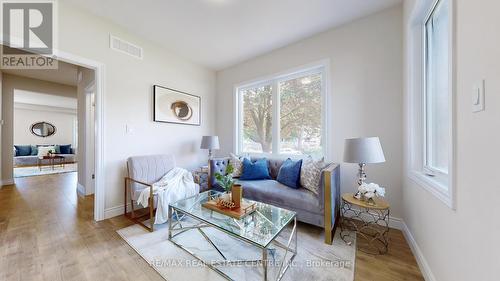 145 Ballantyne Avenue, Cambridge, ON - Indoor Photo Showing Living Room