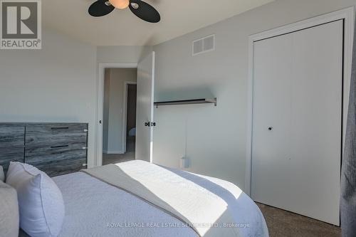 40 Birchview Drive, Hamilton, ON - Indoor Photo Showing Bedroom