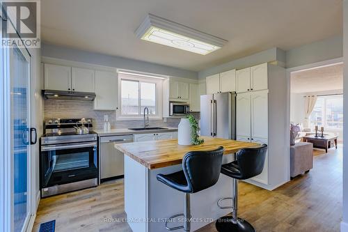 40 Birchview Drive, Hamilton, ON - Indoor Photo Showing Kitchen