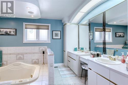 1221 Roselawn Drive, Windsor, ON - Indoor Photo Showing Bathroom