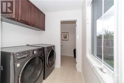 1682 Amberdale Crescent, Ottawa, ON - Indoor Photo Showing Laundry Room