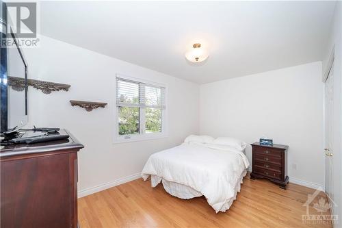 1682 Amberdale Crescent, Ottawa, ON - Indoor Photo Showing Bedroom