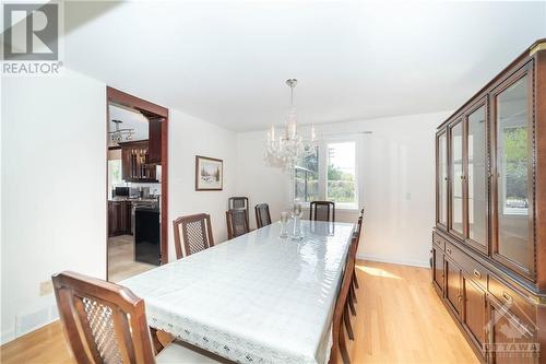 1682 Amberdale Crescent, Ottawa, ON - Indoor Photo Showing Dining Room