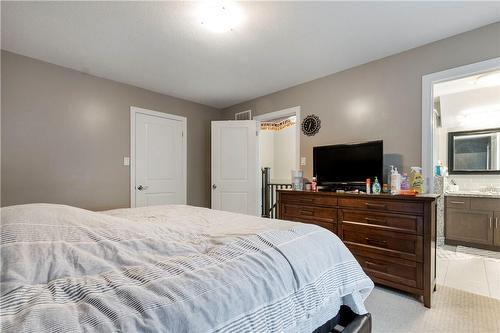 8 Lakelawn Road|Unit #54, Grimsby, ON - Indoor Photo Showing Bedroom