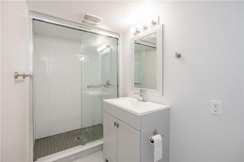 7669 Alpine Drive|Unit #Lower, Niagara Falls, ON - Indoor Photo Showing Bathroom