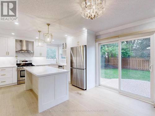 532 Village Parkway, Markham, ON - Indoor Photo Showing Kitchen With Upgraded Kitchen
