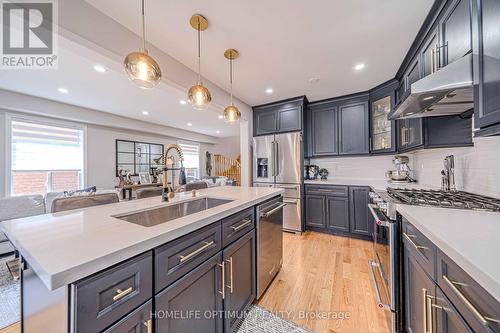 134 Win Timbers Crescent, Whitchurch-Stouffville, ON - Indoor Photo Showing Kitchen With Stainless Steel Kitchen With Upgraded Kitchen