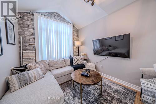 134 Win Timbers Crescent, Whitchurch-Stouffville, ON - Indoor Photo Showing Living Room