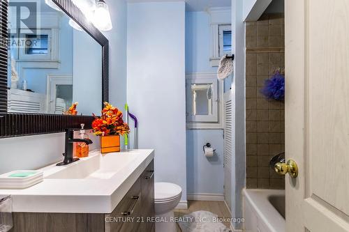 6 Rutherford Avenue, Hamilton, ON - Indoor Photo Showing Bathroom