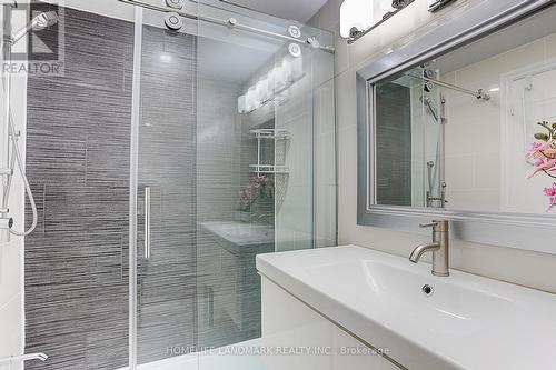 237 Ontario Street, Toronto, ON - Indoor Photo Showing Bathroom