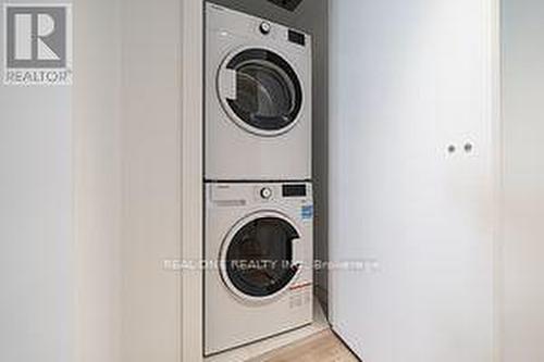 907 - 319 Jarvis Street, Toronto, ON - Indoor Photo Showing Laundry Room