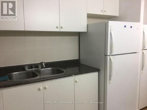 612 - 100 Leeward Glenway, Toronto, ON - Indoor Photo Showing Kitchen With Double Sink