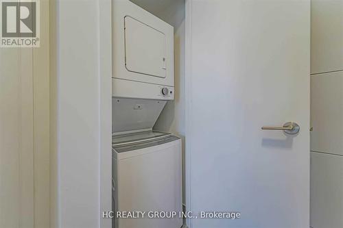 1505 - 203 College Street, Toronto, ON - Indoor Photo Showing Laundry Room
