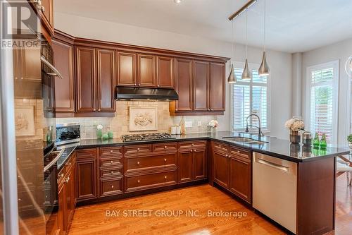 24 Sachet Drive, Richmond Hill, ON - Indoor Photo Showing Kitchen With Double Sink