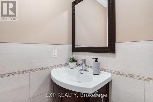 2861 Westbury Court, Mississauga, ON - Indoor Photo Showing Bathroom