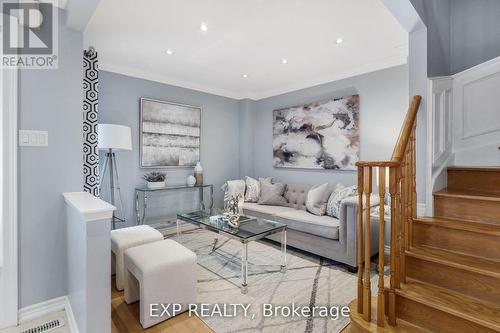 2861 Westbury Court, Mississauga, ON - Indoor Photo Showing Living Room