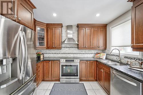 4224 Sagebrush Trail, Mississauga, ON - Indoor Photo Showing Kitchen With Stainless Steel Kitchen With Double Sink