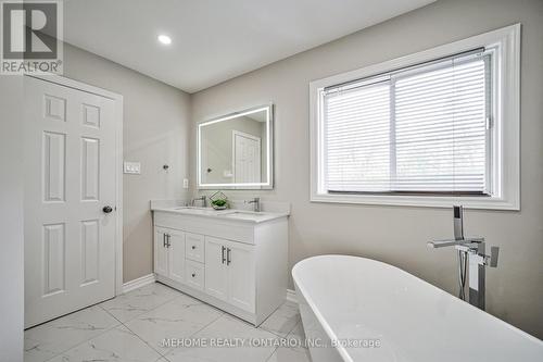 4224 Sagebrush Trail, Mississauga, ON - Indoor Photo Showing Bathroom