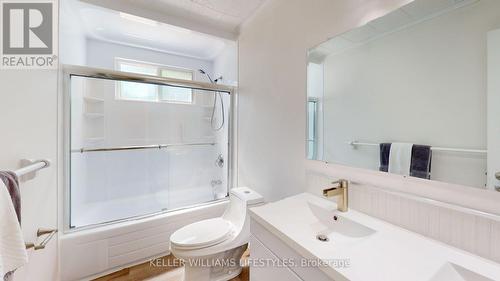 25 Cottonwood Crescent, London, ON - Indoor Photo Showing Bathroom