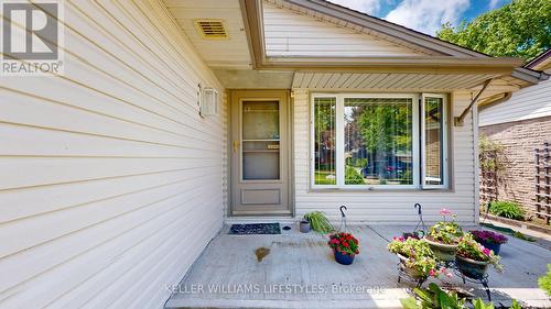 25 Cottonwood Crescent, London, ON - Outdoor With Exterior