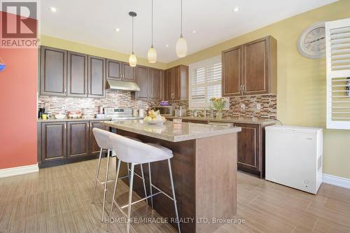 33 Orangeblossom Trail, Brampton, ON - Indoor Photo Showing Kitchen With Upgraded Kitchen