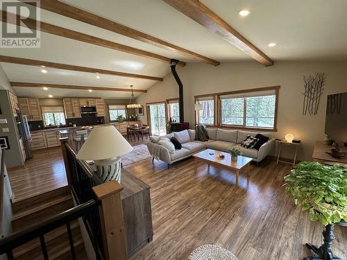 8396 Rainbow Country Road, Bridge Lake, BC - Indoor Photo Showing Living Room