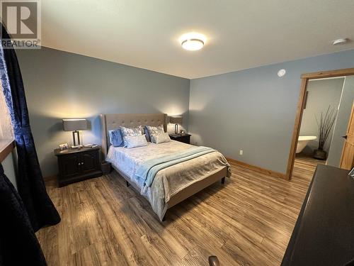 8396 Rainbow Country Road, Bridge Lake, BC - Indoor Photo Showing Bedroom