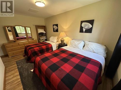 8396 Rainbow Country Road, Bridge Lake, BC - Indoor Photo Showing Bedroom