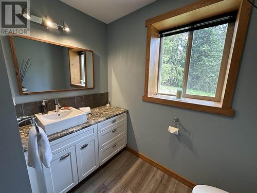 8396 Rainbow Country Road, Bridge Lake, BC - Indoor Photo Showing Bathroom