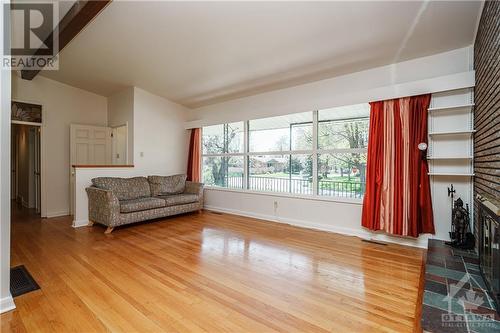 985 Parkhurst Boulevard, Ottawa, ON - Indoor Photo Showing Living Room