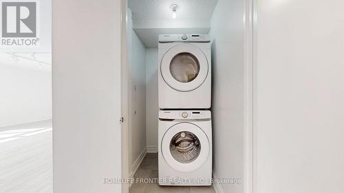 Ph15 - 300 Webb Drive, Mississauga, ON - Indoor Photo Showing Laundry Room